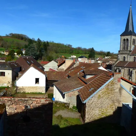 Casa di campagna Maison Familiale Avec Clim Et Wifi Au Coeur De La Montagne Bourbonnaise - Fr-1-489-277