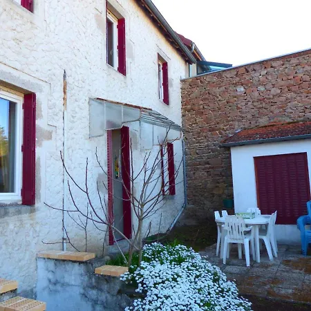 Charmante Maison Familiale Avec Cour Fermee, Proche Randonnees Et Sites Naturels - Fr-1-489-277 Arfeuilles