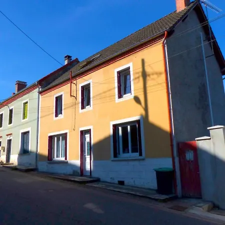 Casa di campagna Maison Familiale Avec Clim Et Wifi Au Coeur De La Montagne Bourbonnaise - Fr-1-489-277 *