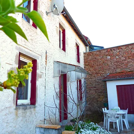 Charmante Maison Familiale Avec Cour Fermee, Proche Randonnees Et Sites Naturels - Fr-1-489-277 * Arfeuilles