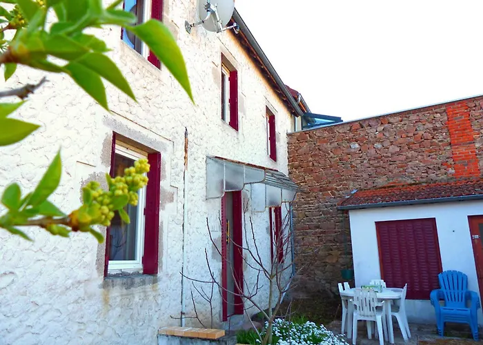 Vakantiehuis Maison Familiale Avec Clim Et Wifi Au Coeur De La Montagne Bourbonnaise - Fr-1-489-277